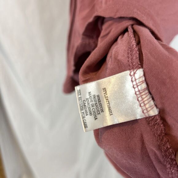 White Crow Women’s V-Neck T-Shirt Size Small Mauve Pink Pocket Tee Casual Soft - Picture 8 of 8